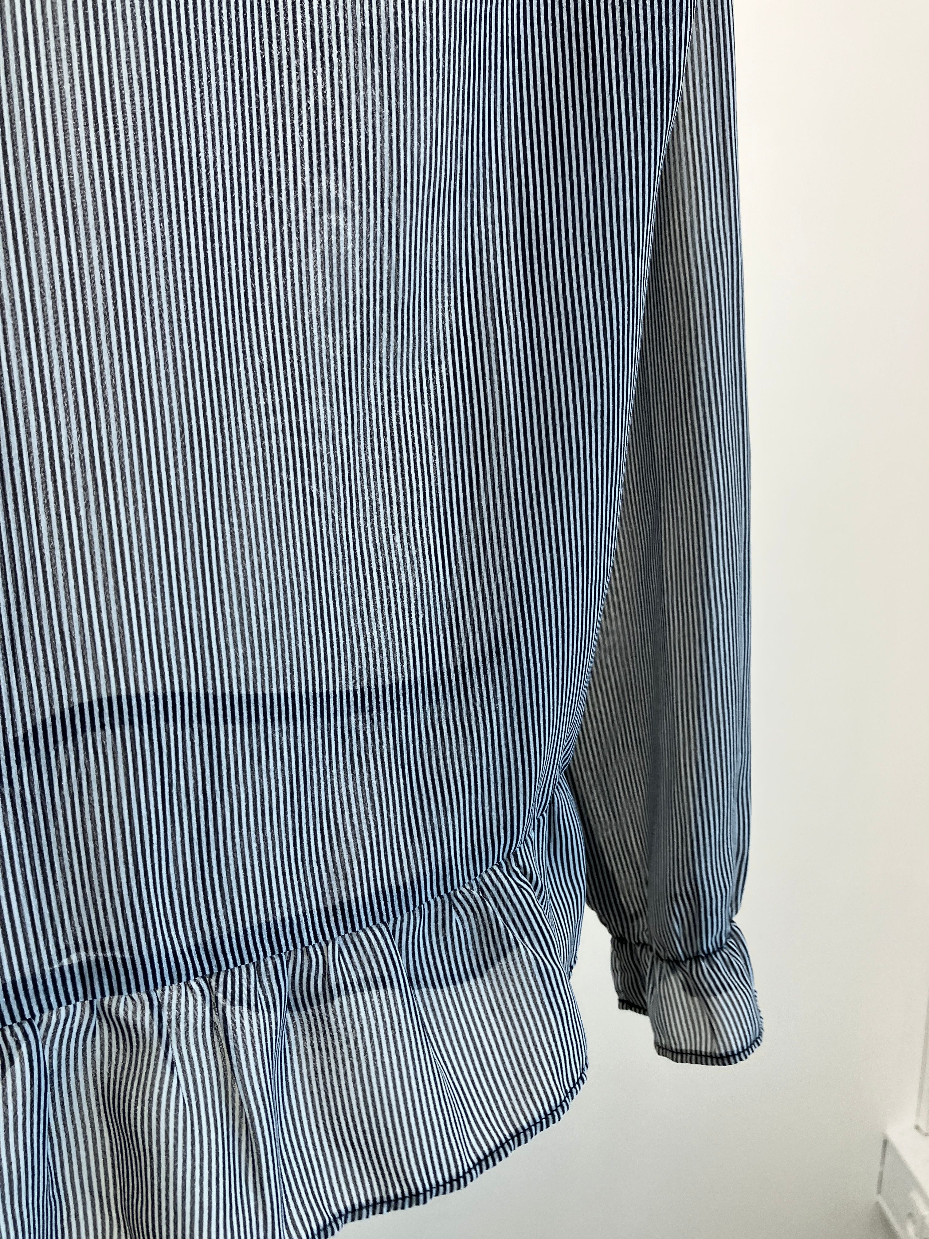 Neo Noir Bluse